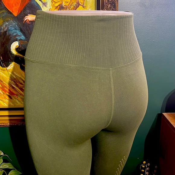 Free People High-Rise 7/8 Good Karma Leggings. XS/S - Picture 6 of 11